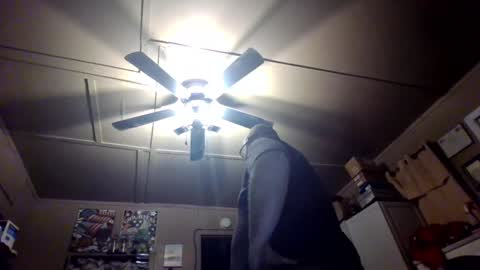 Snapshot of creeeping_death chatting on December 25, 7:35 am The hopeless romantic online show from December 25, 7:35 am