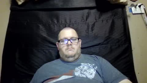 Snapshot of creeeping_death chatting on January 1, 1:04 am The hopeless romantic online show from January 1, 1:04 am