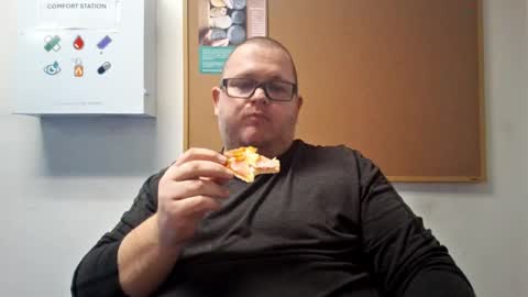 Snapshot of creeeping_death chatting on February 23, 3:24 am The hopeless romantic online show from February 23, 3:24 am