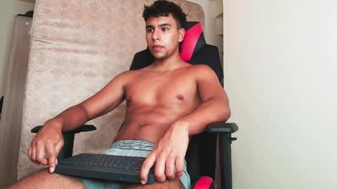 crh58_ online show from April 28, 3:11 am