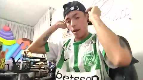 Snapshot of criiscs chatting on November 4, 7:40 am criiscs online show from November 4, 7:40 am