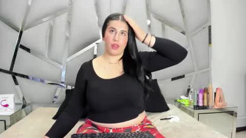 Criistaal   online show from February 3, 6:22 am