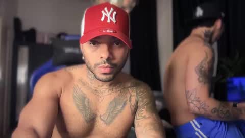 Snapshot of criistan14 chatting on November 17, 4:13 pm Horny Guys online show from November 17, 4:13 pm