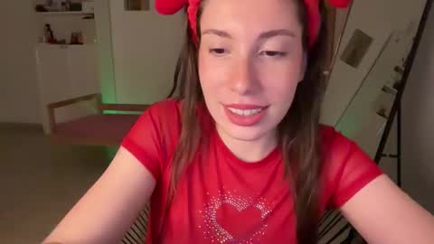 Snapshot of cringebutcute chatting on October 20, 7:14 pm Astrid online show from October 20, 7:14 pm