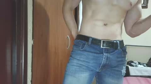 Snapshot of cris2428 chatting on February 26, 1:11 am cris2428 online show from February 26, 1:11 am