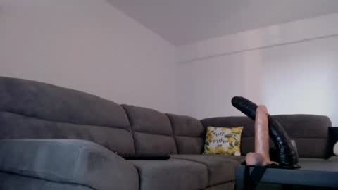 Snapshot of cris_tinne chatting on June 25, 4:00 pm cris_tinne online show from June 25, 4:00 pm