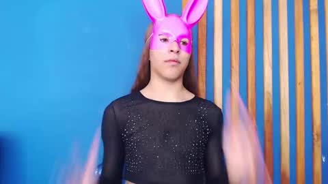 Snapshot of crisevanz18 chatting on February 9, 3:12 pm Cris Evanz online show from February 9, 3:12 pm