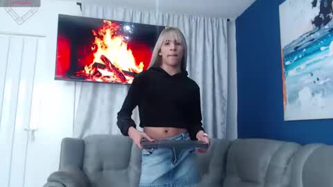 Snapshot of crisevanz18 chatting on February 23, 11:33 am Cris Evanz online show from February 23, 11:33 am