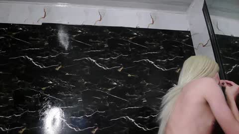 Snapshot of crislingery_doll chatting on January 25, 11:44 am crislingery_doll online show from January 25, 11:44 am