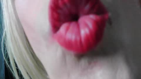 Snapshot of crislingery_doll chatting on February 1, 11:21 am crislingery_doll online show from February 1, 11:21 am