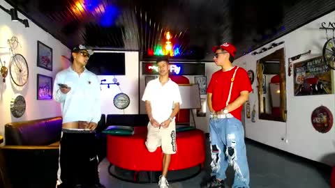 crismens online show from April 29, 8:15 pm