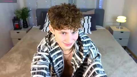 Chris online show from February 18, 4:19 am