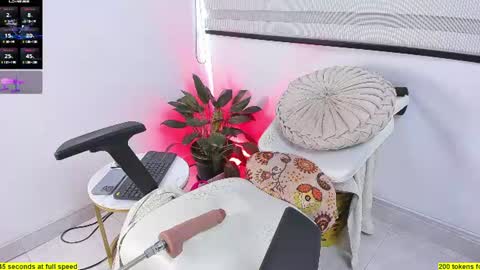 Snapshot of criss_evanss1 chatting on July 23, 8:40 pm Criss Evans online show from July 23, 8:40 pm