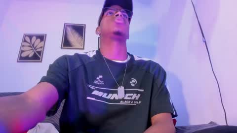 criss_zuri online show from April 21, 11:49 am