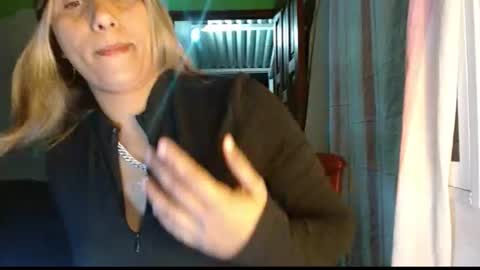 Snapshot of crisshantall chatting on July 29, 3:15 am crisshantall online show from July 29, 3:15 am