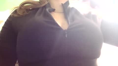 Snapshot of crisshantall chatting on August 1, 8:41 pm crisshantall online show from August 1, 8:41 pm