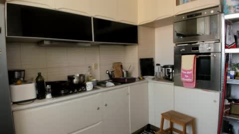 Snapshot of crissnight chatting on February 11, 9:53 am Twitter Christinne p online show from February 11, 9:53 am