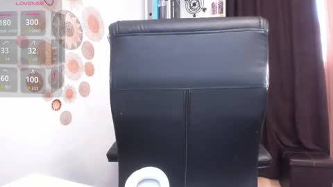 Snapshot of crissnight chatting on September 21, 8:38 am Twitter Christinne p online show from September 21, 8:38 am