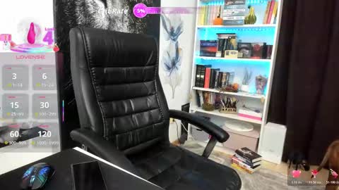 Snapshot of crissnight chatting on November 11, 9:31 am Twitter Christinne p online show from November 11, 9:31 am