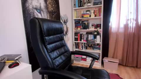 Snapshot of crissnight chatting on March 6, 10:23 am Twitter Christinne p online show from March 6, 10:23 am