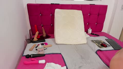 Cristal online show from December 13, 1:59 am