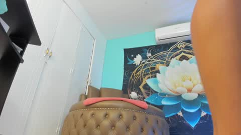 Snapshot of cristal_crossfit chatting on December 11, 10:14 am Cristal online show from December 11, 10:14 am