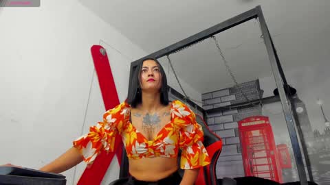 Snapshot of cristal_crossfit chatting on December 28, 9:31 am Cristal online show from December 28, 9:31 am