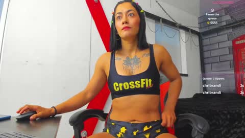 Snapshot of cristal_crossfit chatting on December 29, 10:01 am Cristal online show from December 29, 10:01 am