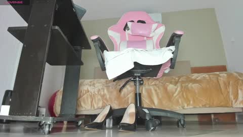 Snapshot of cristal_crossfit chatting on January 30, 3:29 pm Cristal online show from January 30, 3:29 pm