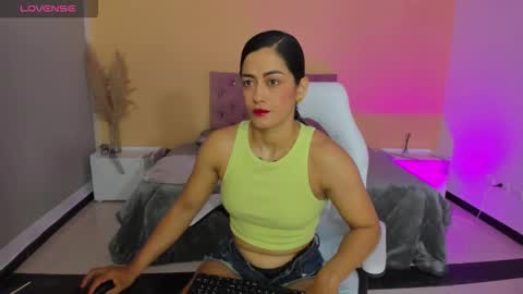 Snapshot of cristal_crossfit chatting on October 7, 10:12 am Cristal online show from October 7, 10:12 am