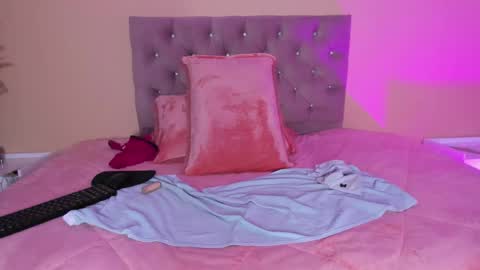 Snapshot of cristal_crossfit chatting on October 19, 10:16 am Cristal online show from October 19, 10:16 am