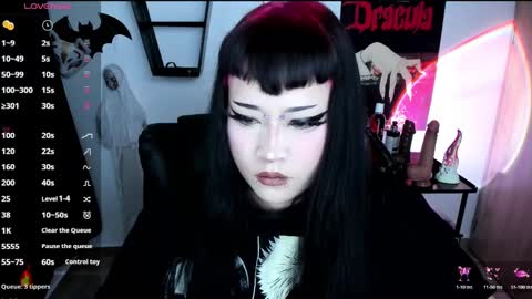 Cris online show from November 8, 9:57 pm