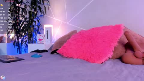 Snapshot of cristal_princess_ chatting on January 9, 6:59 am Cristal online show from January 9, 6:59 am