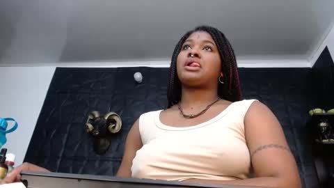 Snapshot of cristal_smith06 chatting on December 18, 7:03 am Hanna online show from December 18, 7:03 am