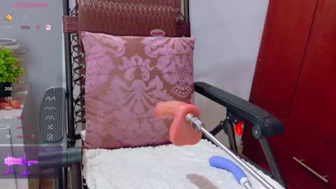 Snapshot of cristal_subin69 chatting on October 6, 12:02 pm STEFANYIG cristalsubin online show from October 6, 12:02 pm