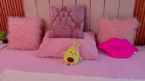 Snapshot of cristal_subin69 chatting on November 1, 12:18 pm STEFANYIG cristalsubin online show from November 1, 12:18 pm