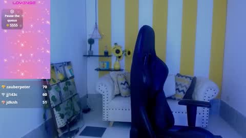 Snapshot of cristal_war chatting on January 3, 2:32 am Cristal online show from January 3, 2:32 am