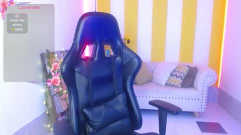 Snapshot of cristal_war chatting on January 17, 12:42 am Cristal online show from January 17, 12:42 am