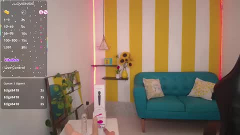 Snapshot of cristal_war chatting on October 4, 1:03 am Cristal online show from October 4, 1:03 am