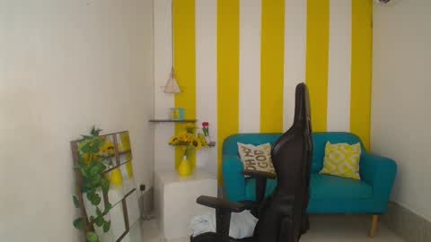 Snapshot of cristal_war chatting on October 31, 1:28 am Cristal online show from October 31, 1:28 am