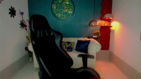 Snapshot of cristal_war chatting on November 30, 11:09 pm Cristal online show from November 30, 11:09 pm