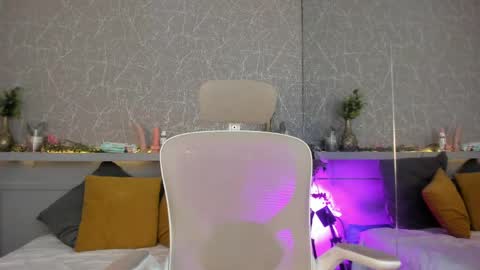 Snapshot of cristalbm_ chatting on May 18, 9:53 pm cristalbm_ online show from May 18, 9:53 pm