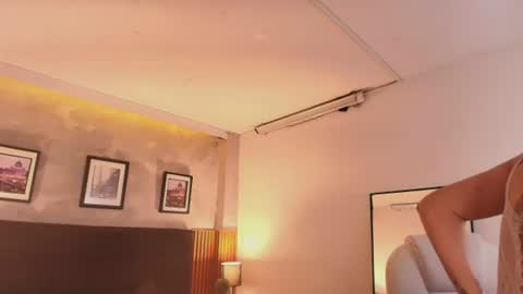 Snapshot of cristalbm_ chatting on July 15, 10:26 pm cristalbm_ online show from July 15, 10:26 pm