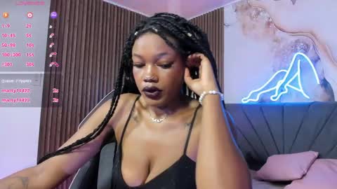Snapshot of cristalbroke_tay chatting on June 6, 7:40 pm Crystalbroke online show from June 6, 7:40 pm