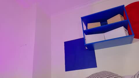 Nicole  Connection time 220pm-910pmCol online show from November 25, 7:47 pm