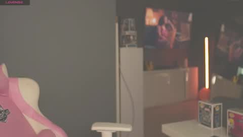 Laura online show from November 29, 11:41 pm