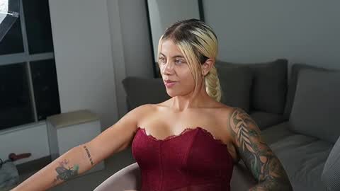 Laura online show from April 25, 2:58 am