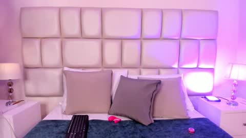 Snapshot of cristallwilliams chatting on December 2, 8:15 pm cristallwilliams online show from December 2, 8:15 pm