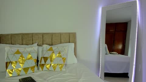 cristal walker online show from November 5, 12:05 pm