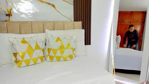 cristal walker online show from February 4, 10:32 am